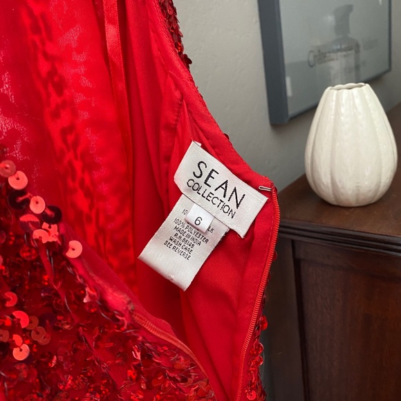 Sz 0-2 Red Sequin Backless Gown by Sean Collection - Picture 4 of 7